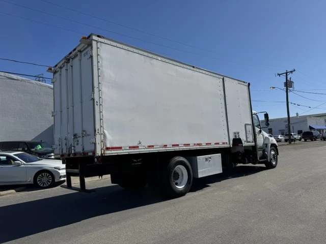 2012 Hino - Image 5 of 16