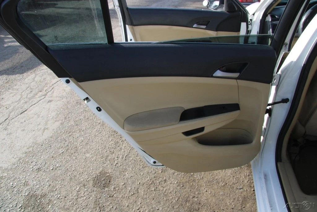 2012 Honda Accord 8th Gen - Image 17 of 21