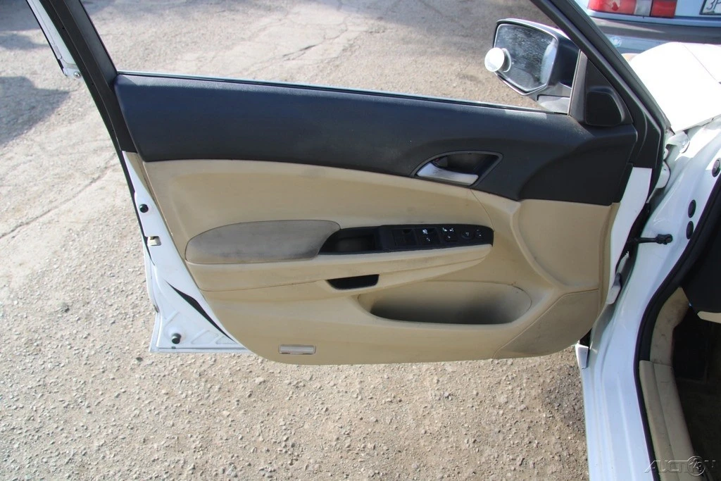 2012 Honda Accord 8th Gen - Image 11 of 21