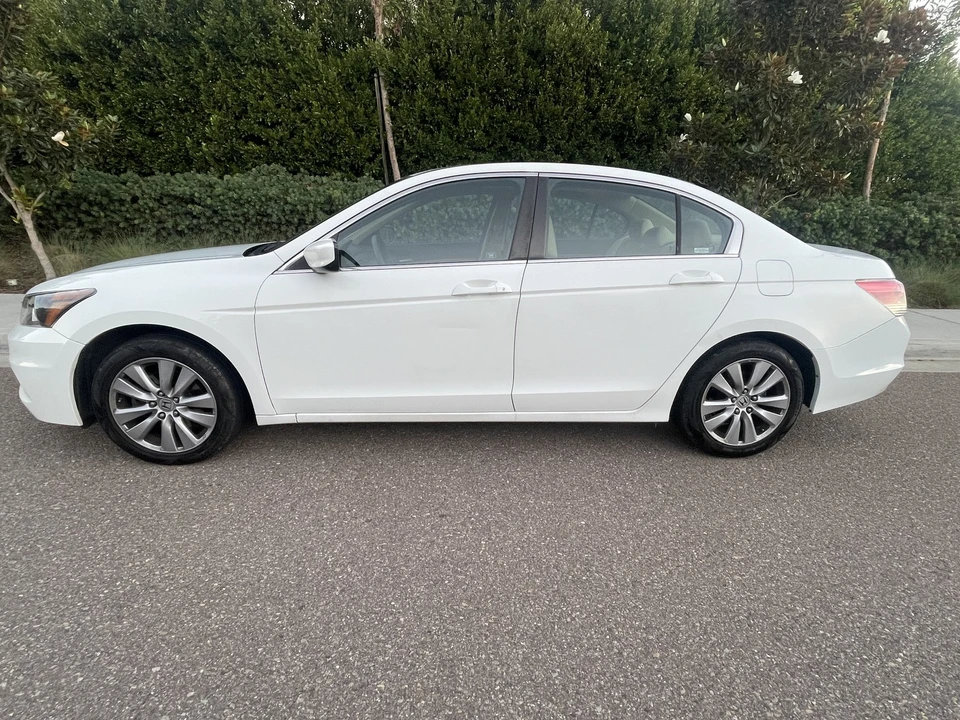 2012 Honda Accord 8th Gen - Image 2 of 13