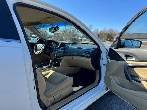 2012 Honda Accord 8th Gen - Image 5 of 10
