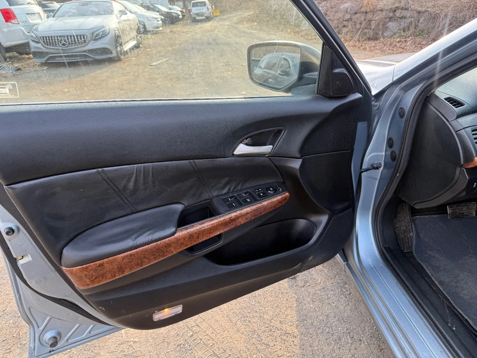 2012 Honda Accord 8th Gen - Image 8 of 20