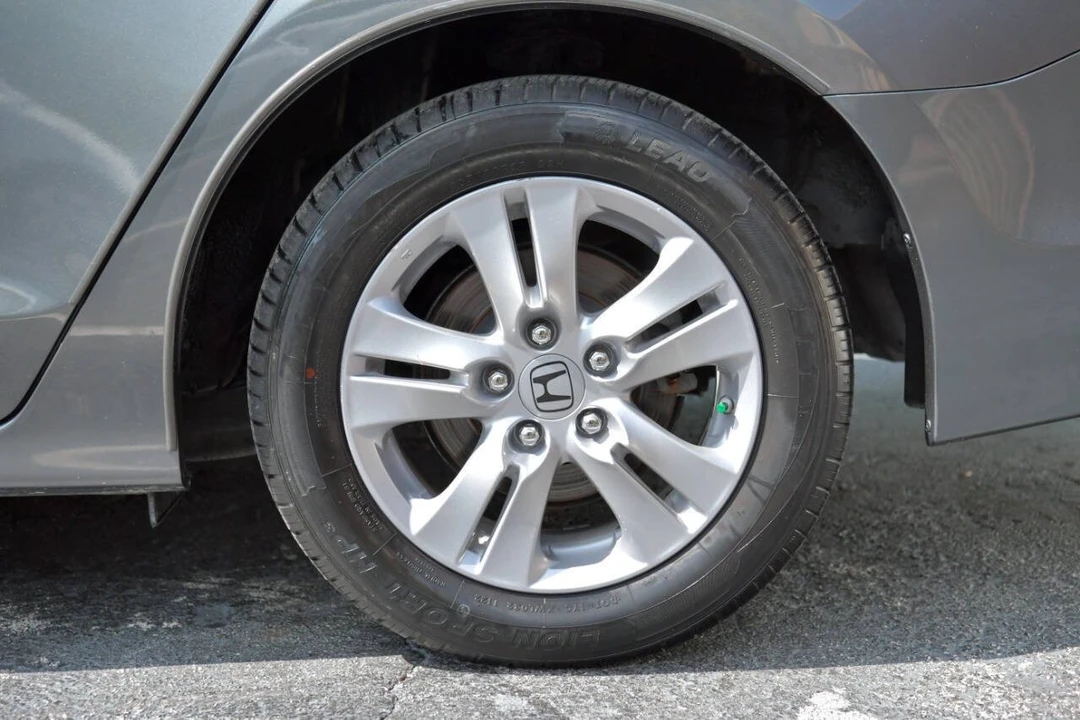 2012 Honda Accord 8th Gen - Image 10 of 12