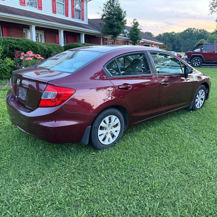 2012 Honda Civic 9th Gen - Image 5 of 13