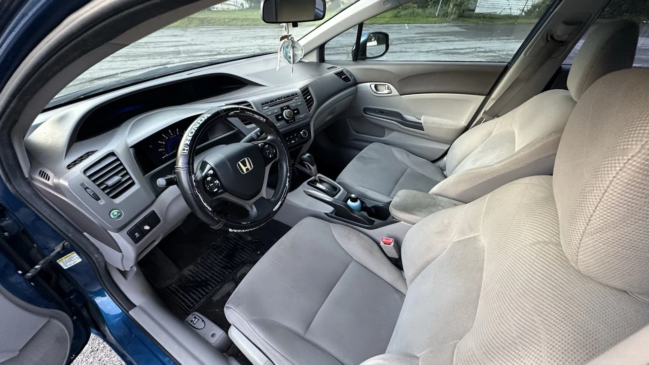 2012 Honda Civic 9th Gen - Image 9 of 13