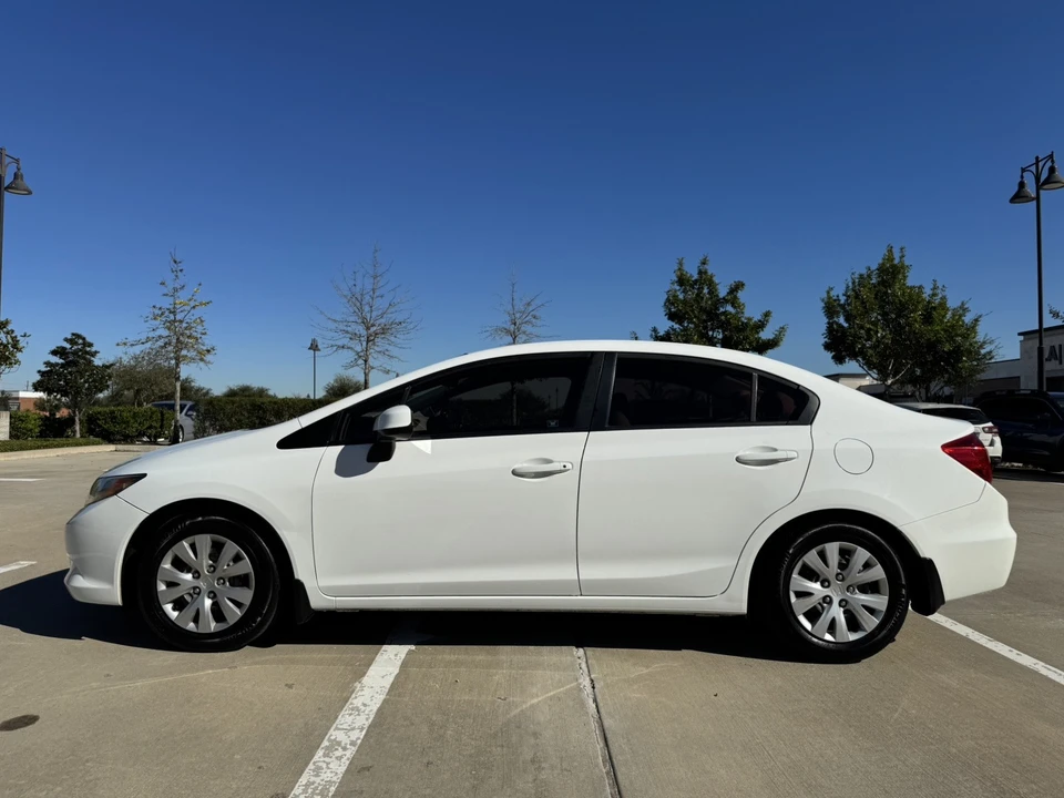 2012 Honda Civic 9th Gen - Image 2 of 30