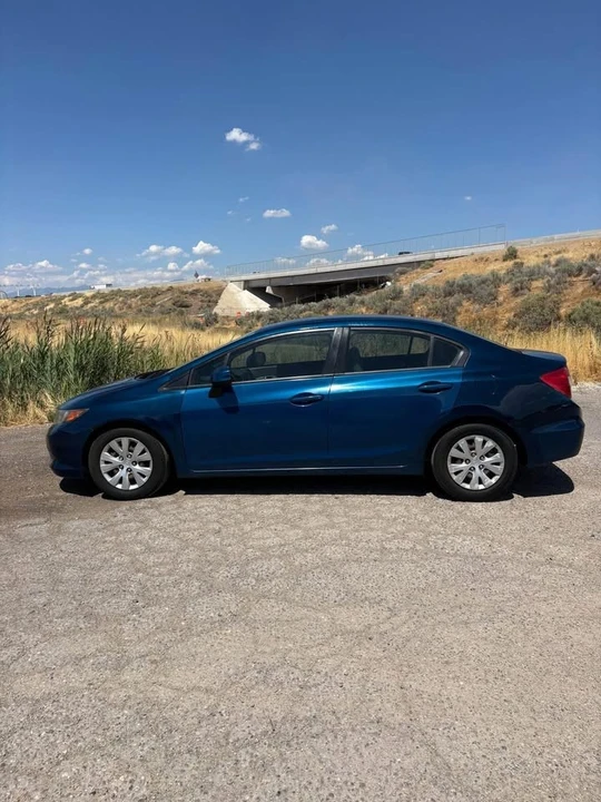 2012 Honda Civic 9th Gen - Image 2 of 12