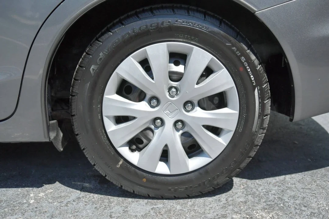 2012 Honda Civic 9th Gen - Image 9 of 12