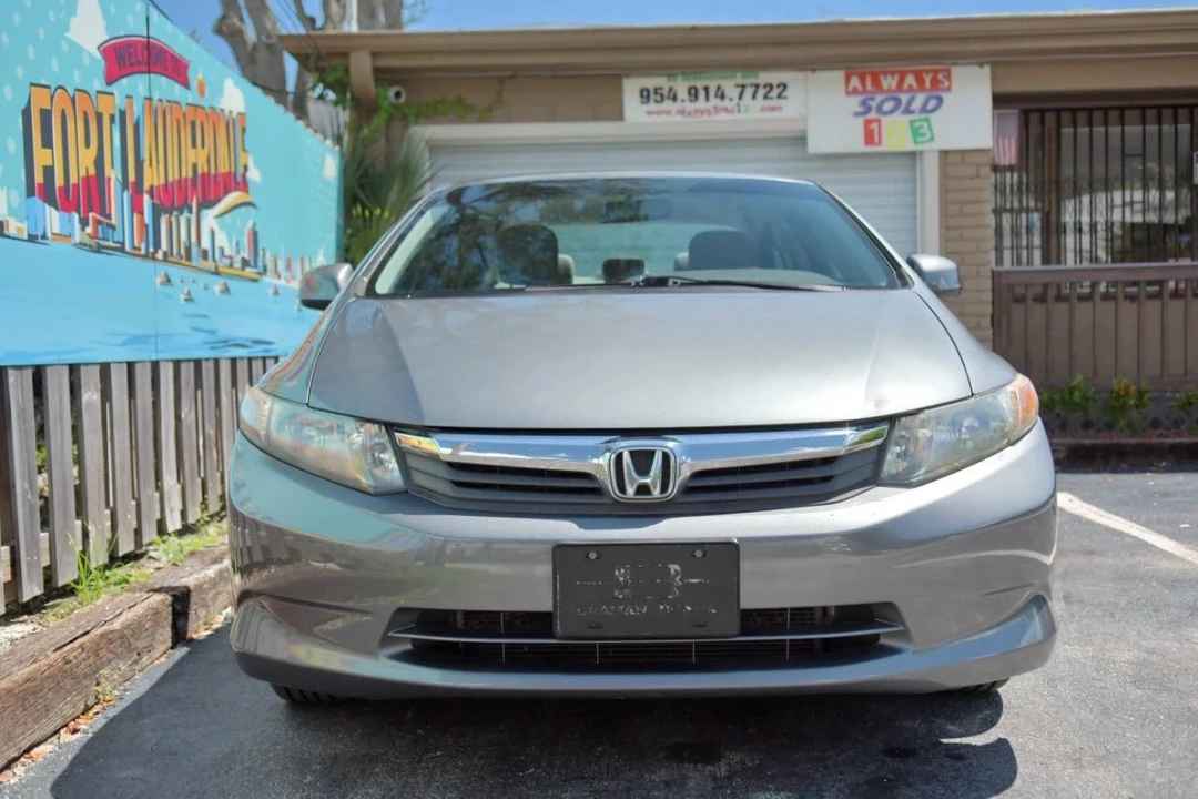 2012 Honda Civic 9th Gen - Image 2 of 12