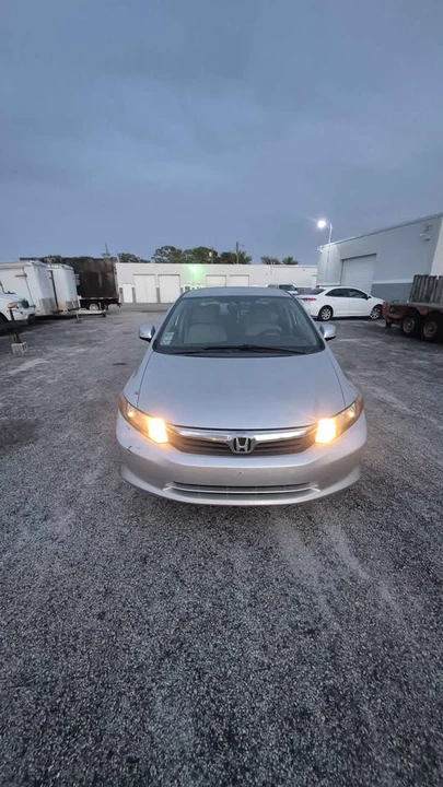 2012 Honda Civic 9th Gen - Image 2 of 9