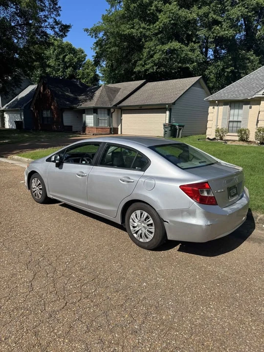 2012 Honda Civic 9th Gen - Image 2 of 12