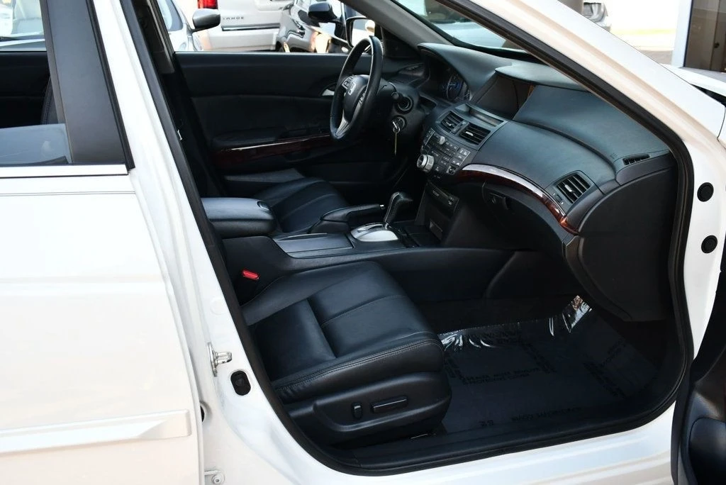 2012 - Image 18 of 21