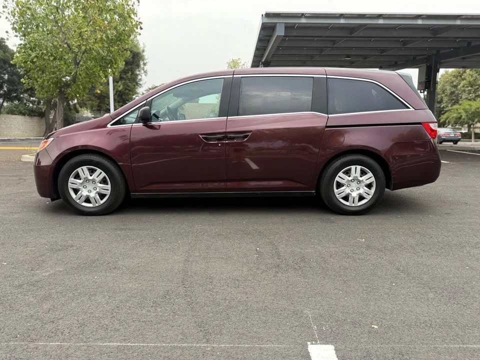 2012 Honda Odyssey - Image 8 of 12