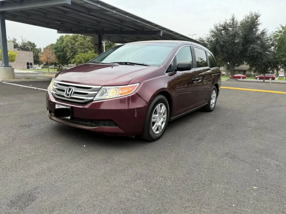 2012 Honda Odyssey - Image 2 of 12