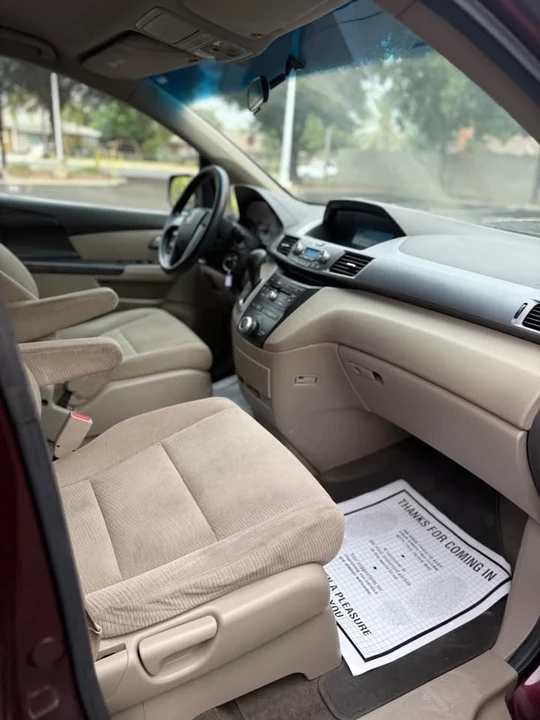 2012 Honda Odyssey - Image 11 of 12