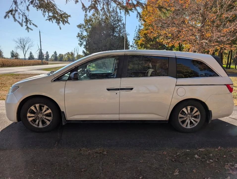 2012 Honda Odyssey - Image 3 of 4