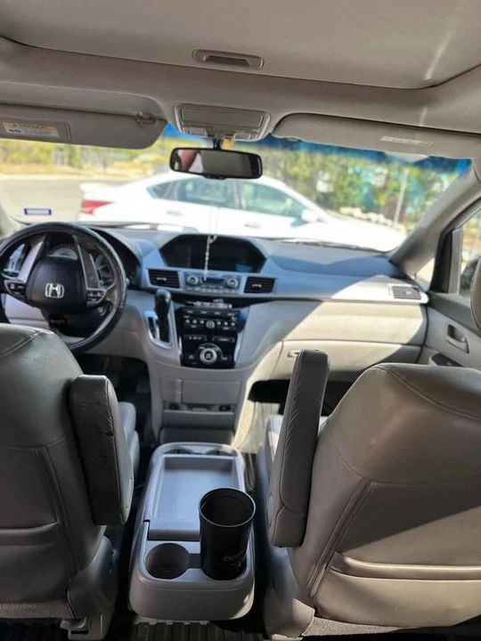 2012 Honda Odyssey - Image 2 of 7