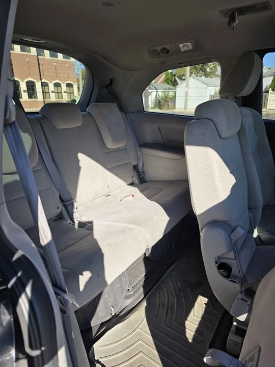 2012 Honda Odyssey - Image 15 of 18