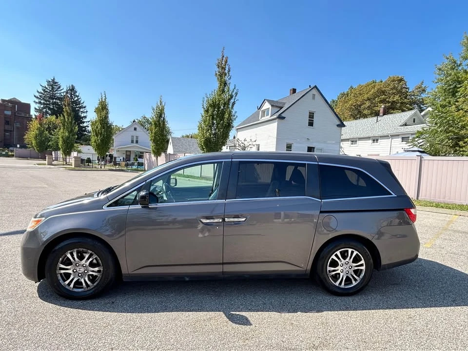 2012 Honda Odyssey - Image 2 of 12