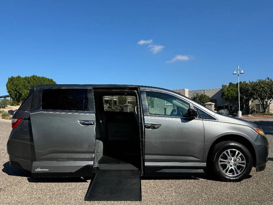 2012 Honda Odyssey - Image 3 of 15
