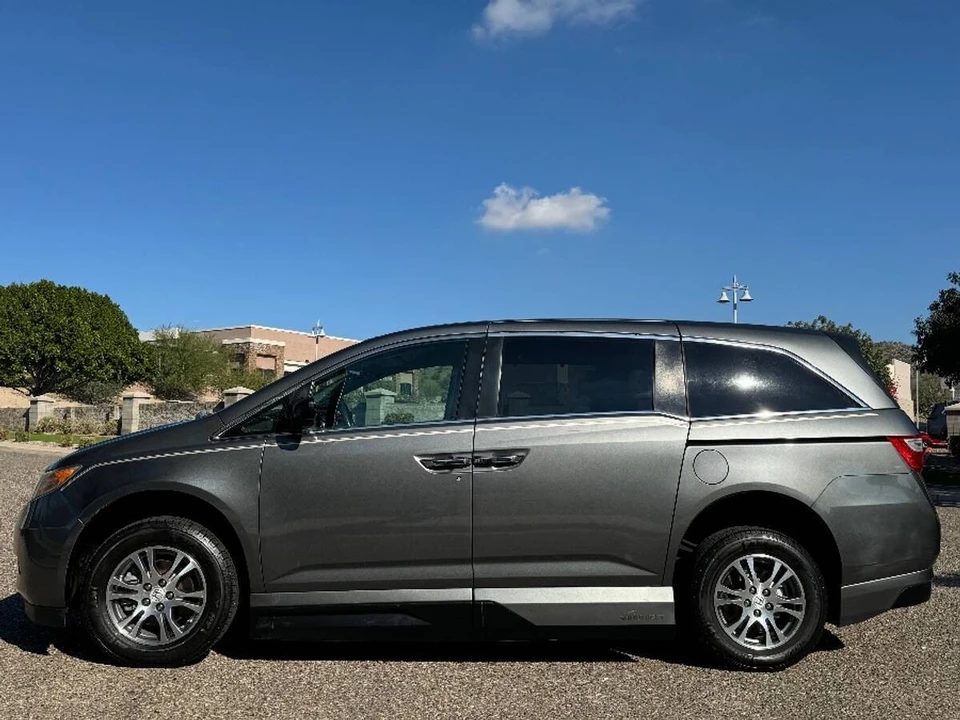 2012 Honda Odyssey - Image 11 of 15