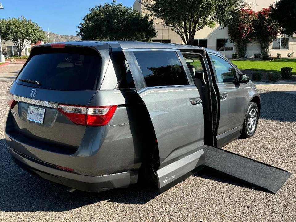 2012 Honda Odyssey - Image 2 of 15