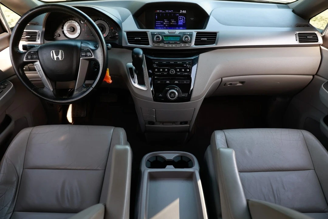 2012 Honda Odyssey - Image 2 of 12