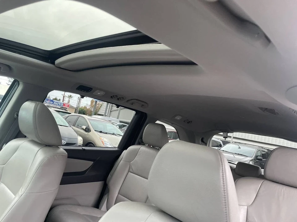 2012 Honda Odyssey - Image 11 of 17