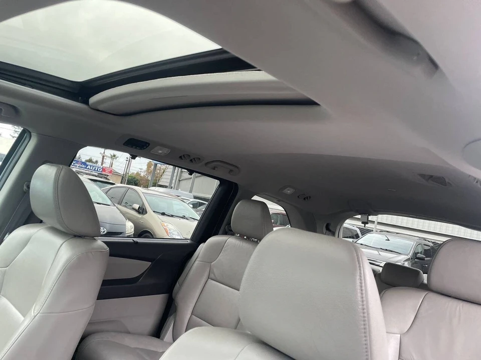 2012 Honda Odyssey - Image 11 of 17
