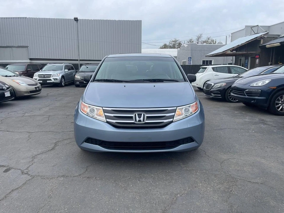 2012 Honda Odyssey - Image 2 of 17