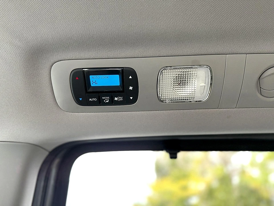 2012 Honda Odyssey - Image 18 of 21