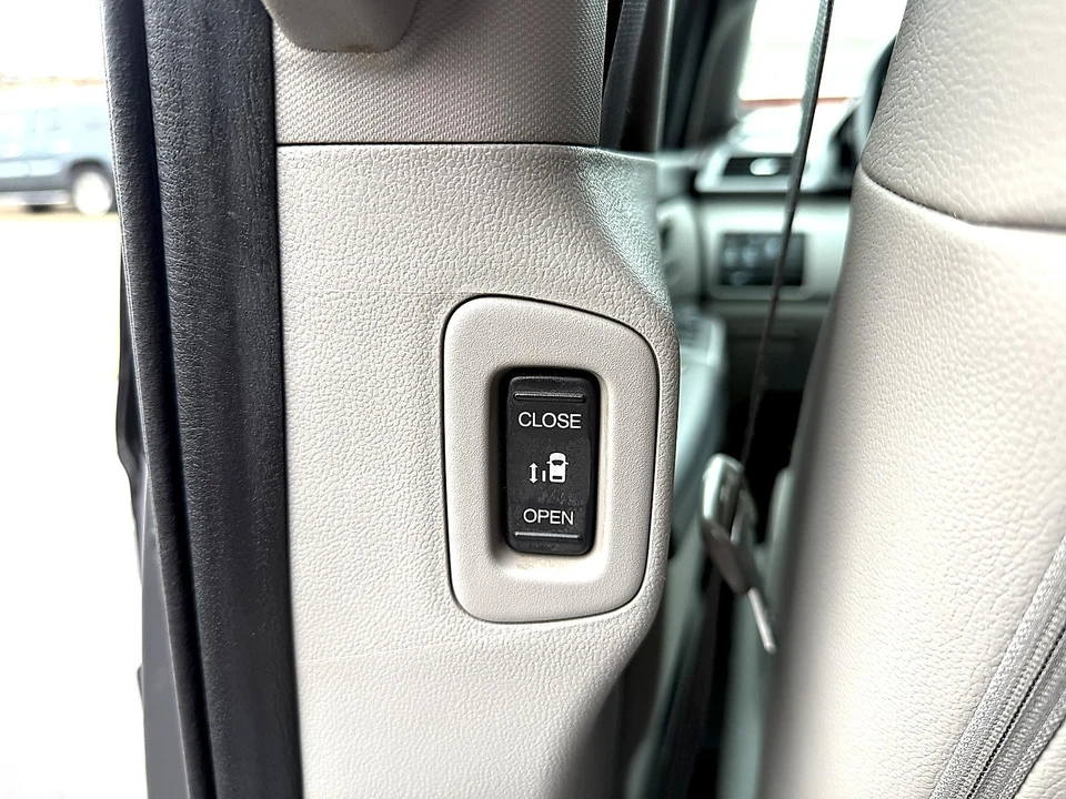 2012 Honda Odyssey - Image 17 of 21