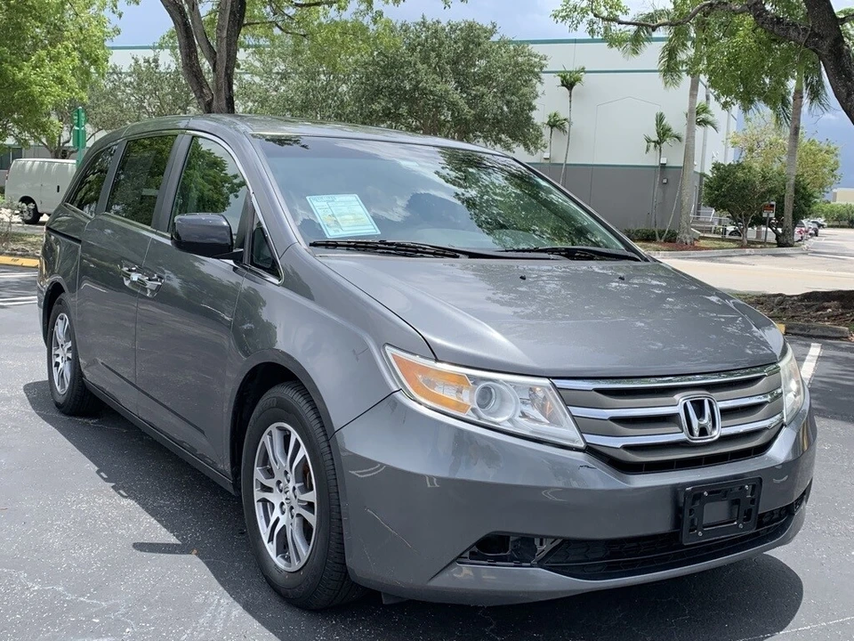 2012 Honda Odyssey - Image 2 of 12