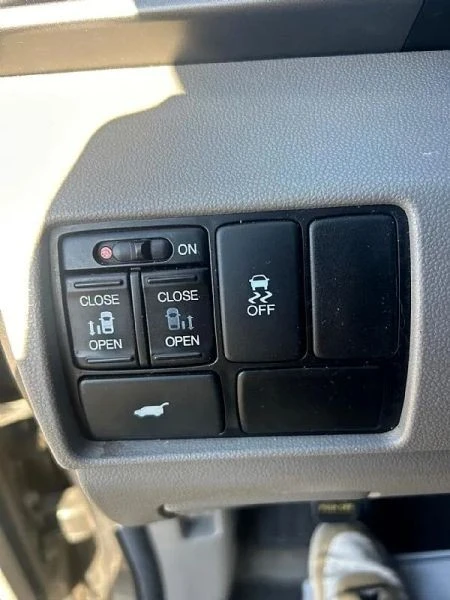 2012 Honda Odyssey - Image 11 of 12
