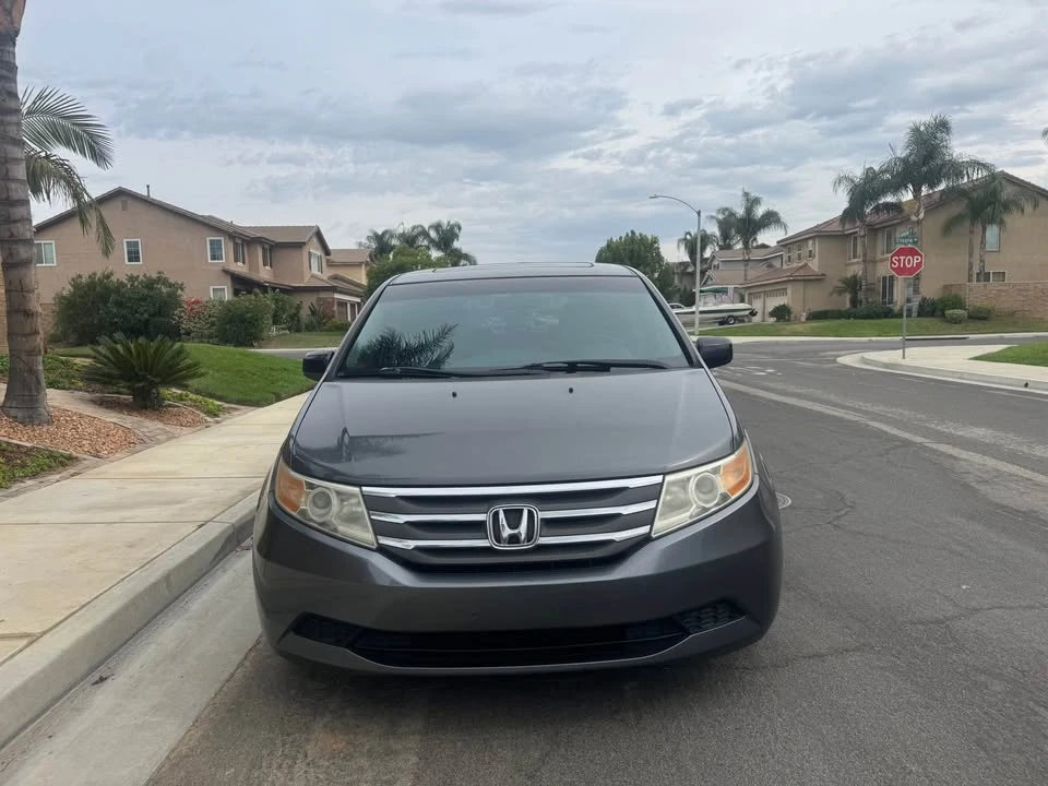 2012 Honda Odyssey - Image 2 of 10