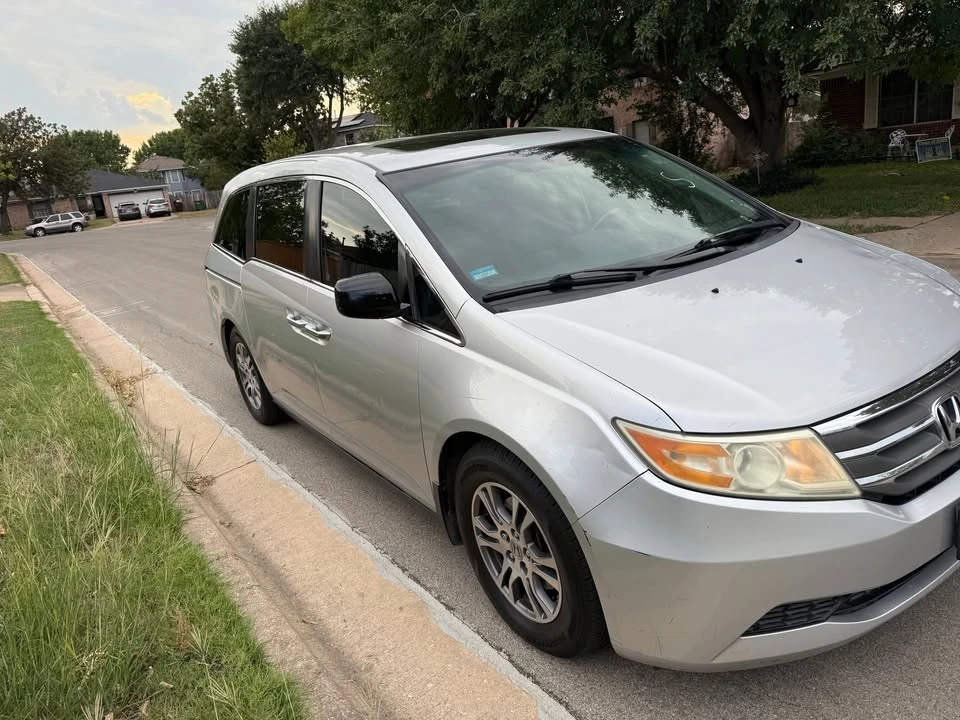 2012 Honda Odyssey - Image 2 of 12