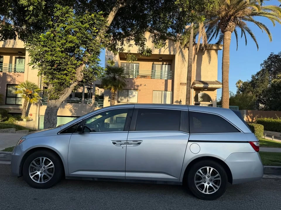 2012 Honda Odyssey - Image 8 of 17