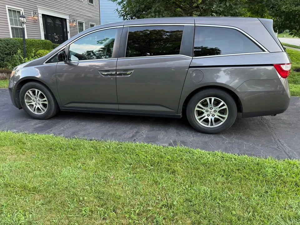2012 Honda Odyssey - Image 2 of 6