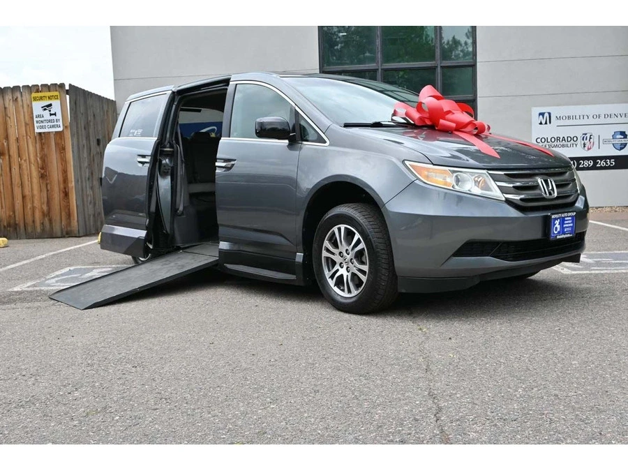 2012 Honda Odyssey - Image 2 of 12