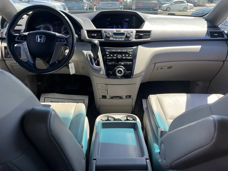 2012 Honda Odyssey - Image 10 of 17