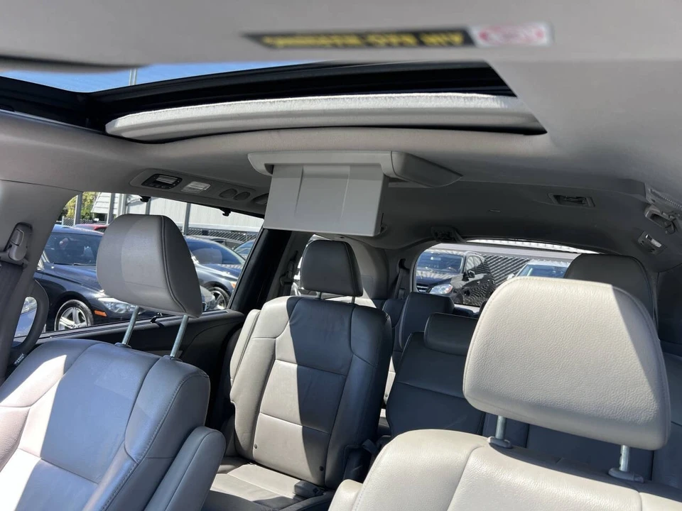 2012 Honda Odyssey - Image 11 of 17