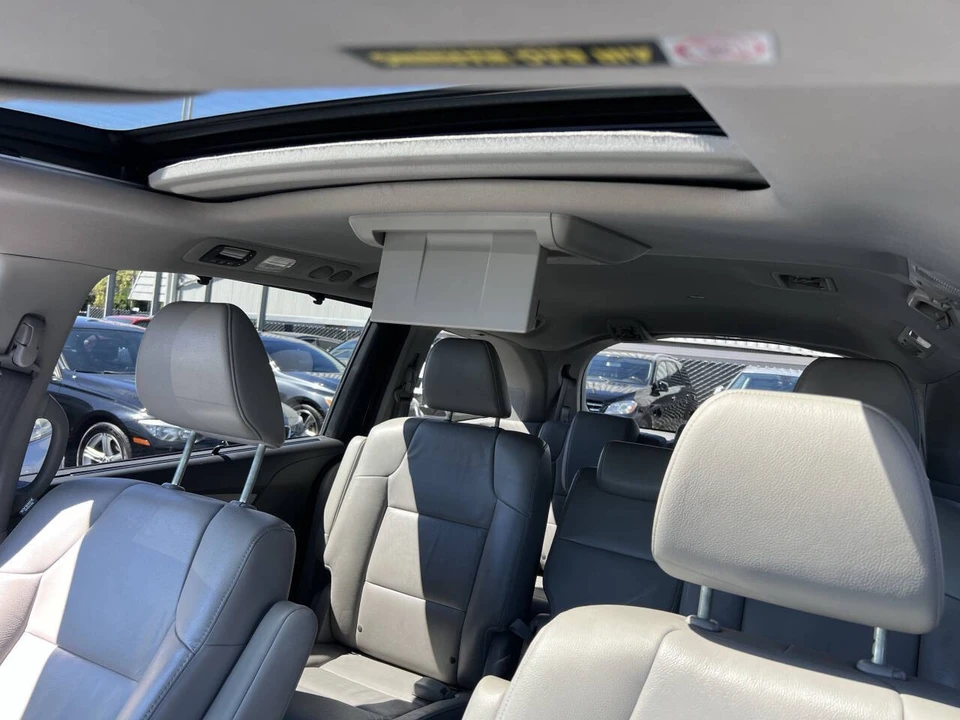 2012 Honda Odyssey - Image 11 of 17