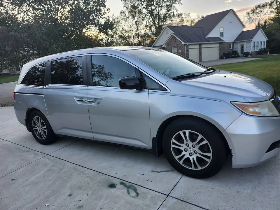 2012 Honda Odyssey - Image 2 of 8