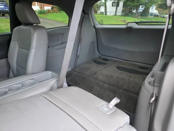 2012 Honda Odyssey - Image 8 of 13