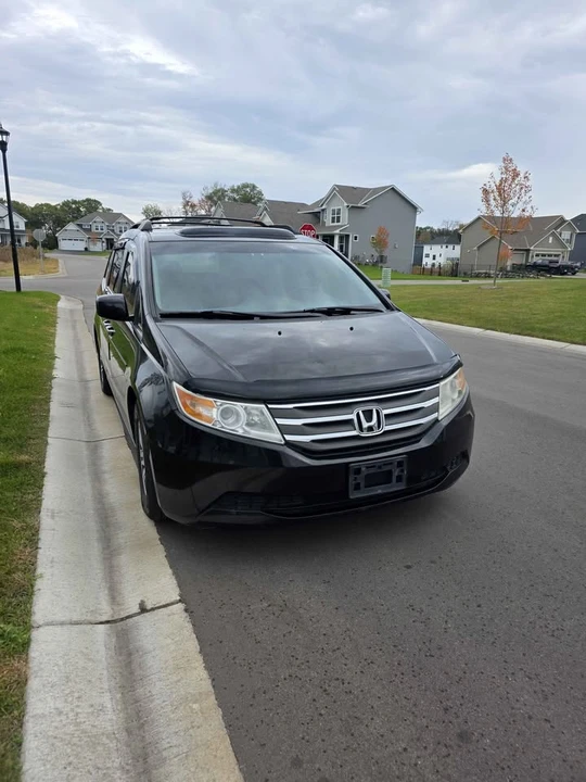 2012 Honda Odyssey - Image 2 of 18