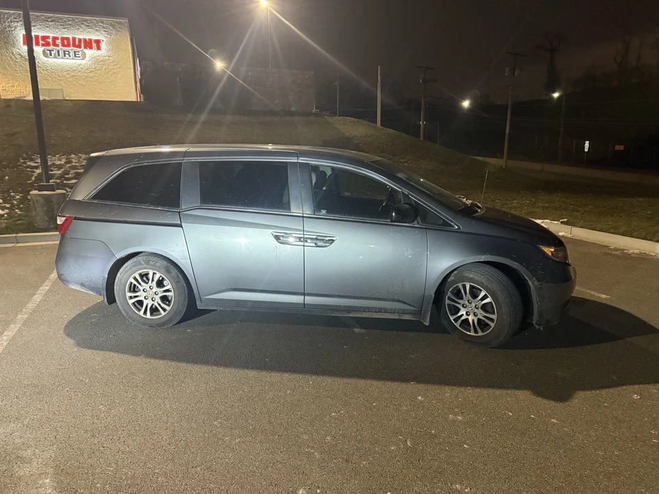 2012 Honda Odyssey - Image 2 of 11