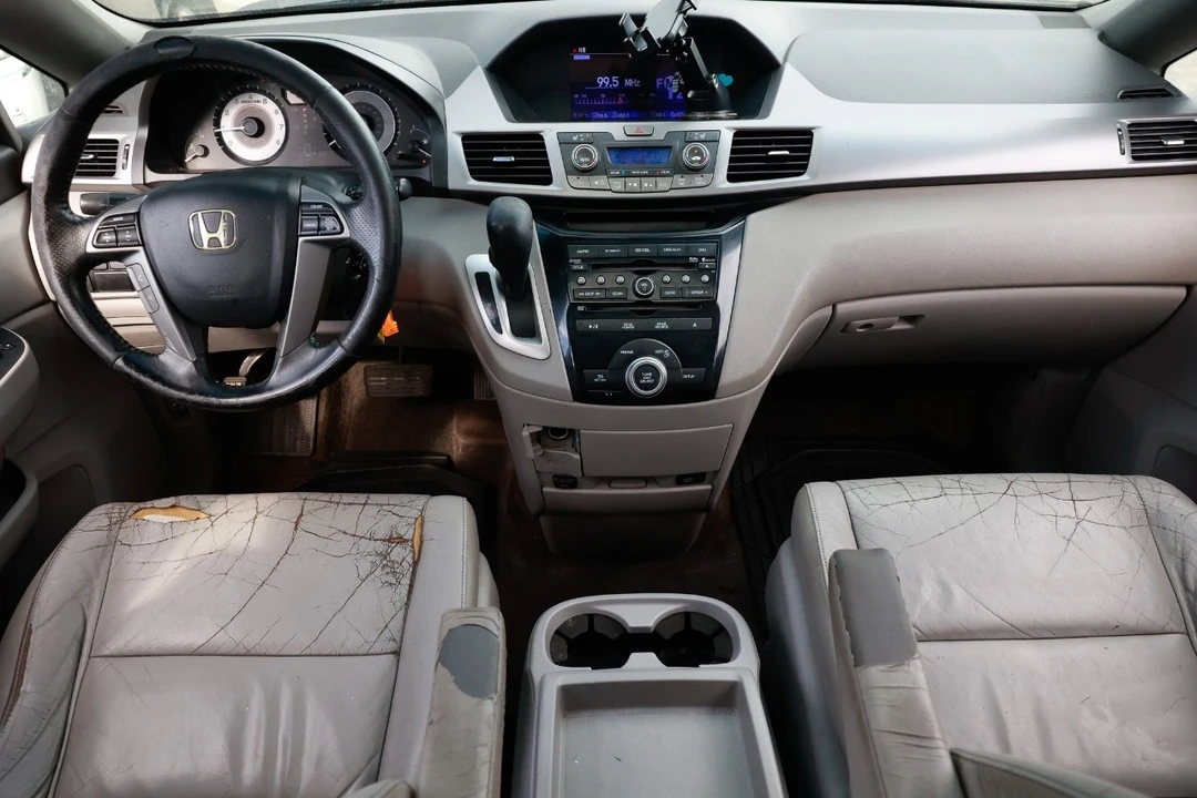 2012 Honda Odyssey - Image 2 of 12