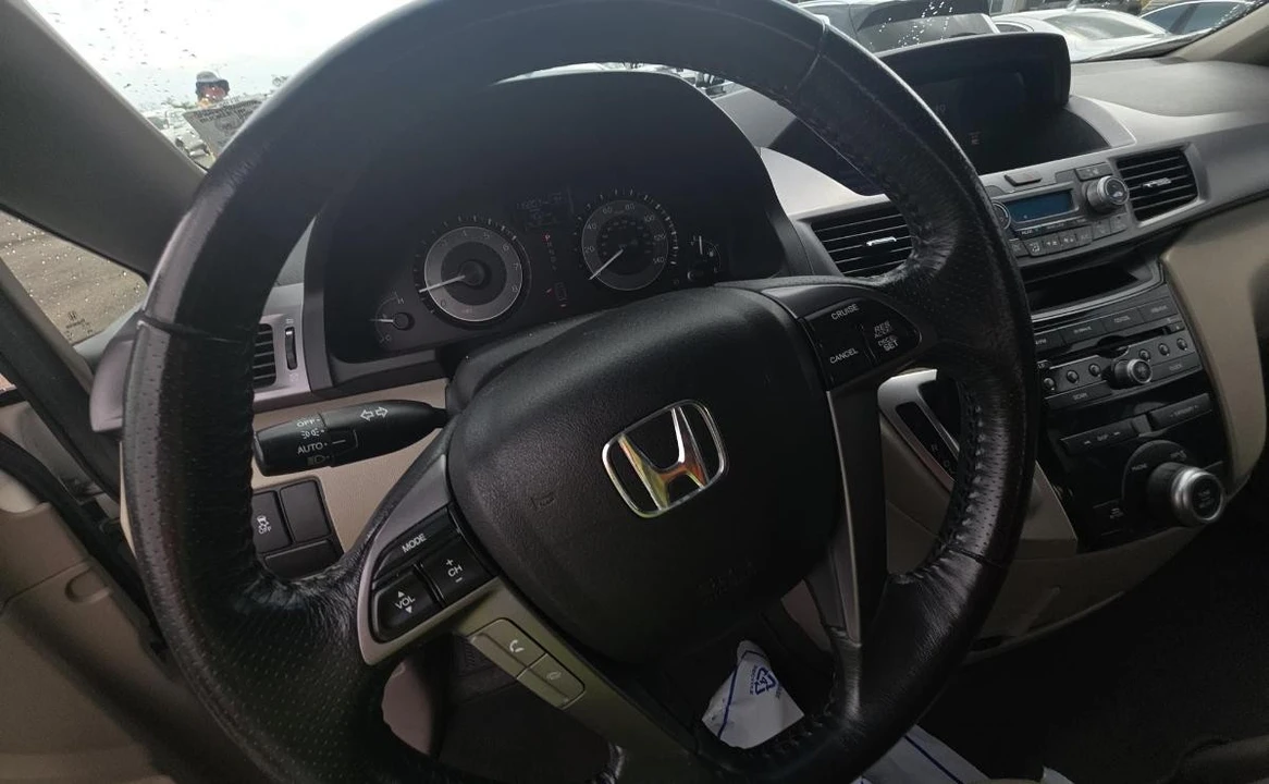 2012 Honda Odyssey - Image 10 of 16