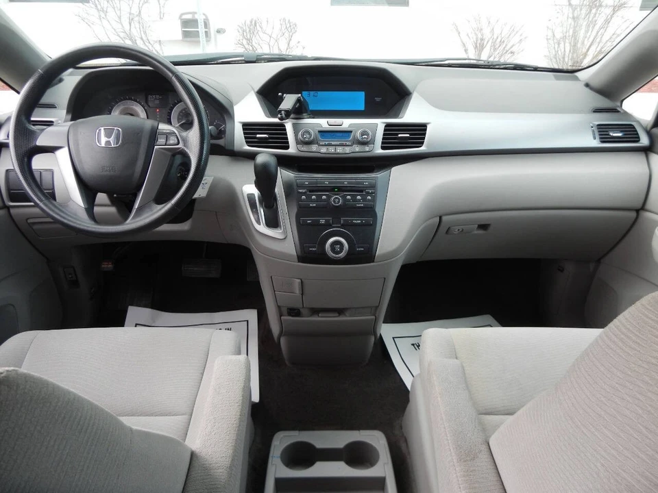 2012 Honda Odyssey - Image 2 of 12
