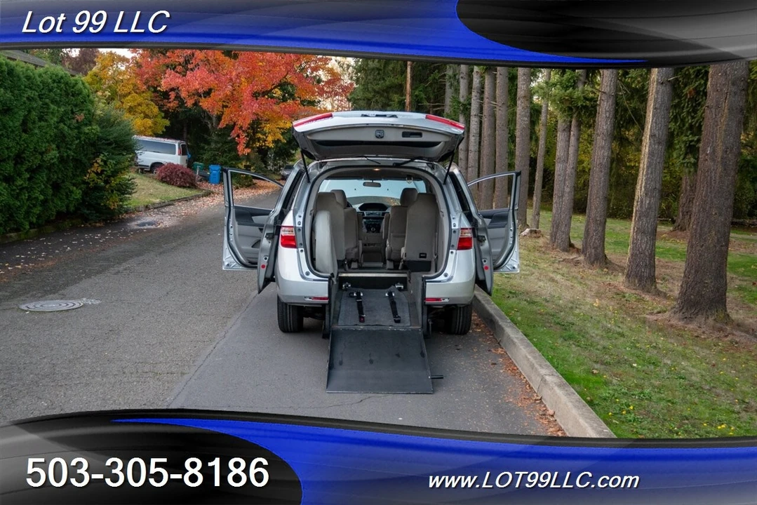 2012 Honda Odyssey - Image 3 of 4